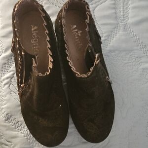 Alegria Black Mules Versatile Slip-On Clogs